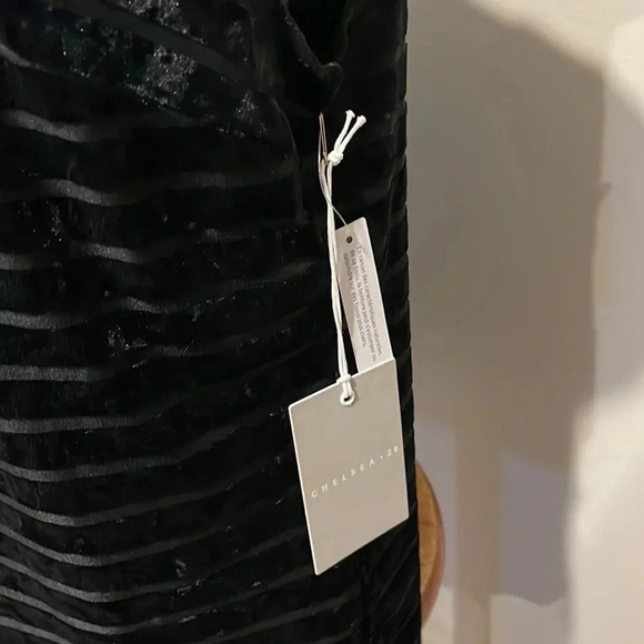 NWT!! Chelsea • 28 - Shadow Stripe Velvet Tank Top - Black - Size Medium - Picture 7 of 10